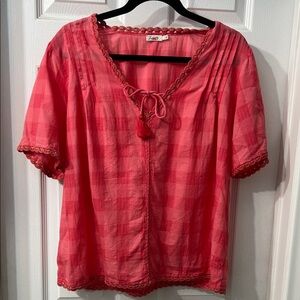 Faherty Textured Short Sleeve Tie Neck Top – Pink Size Large